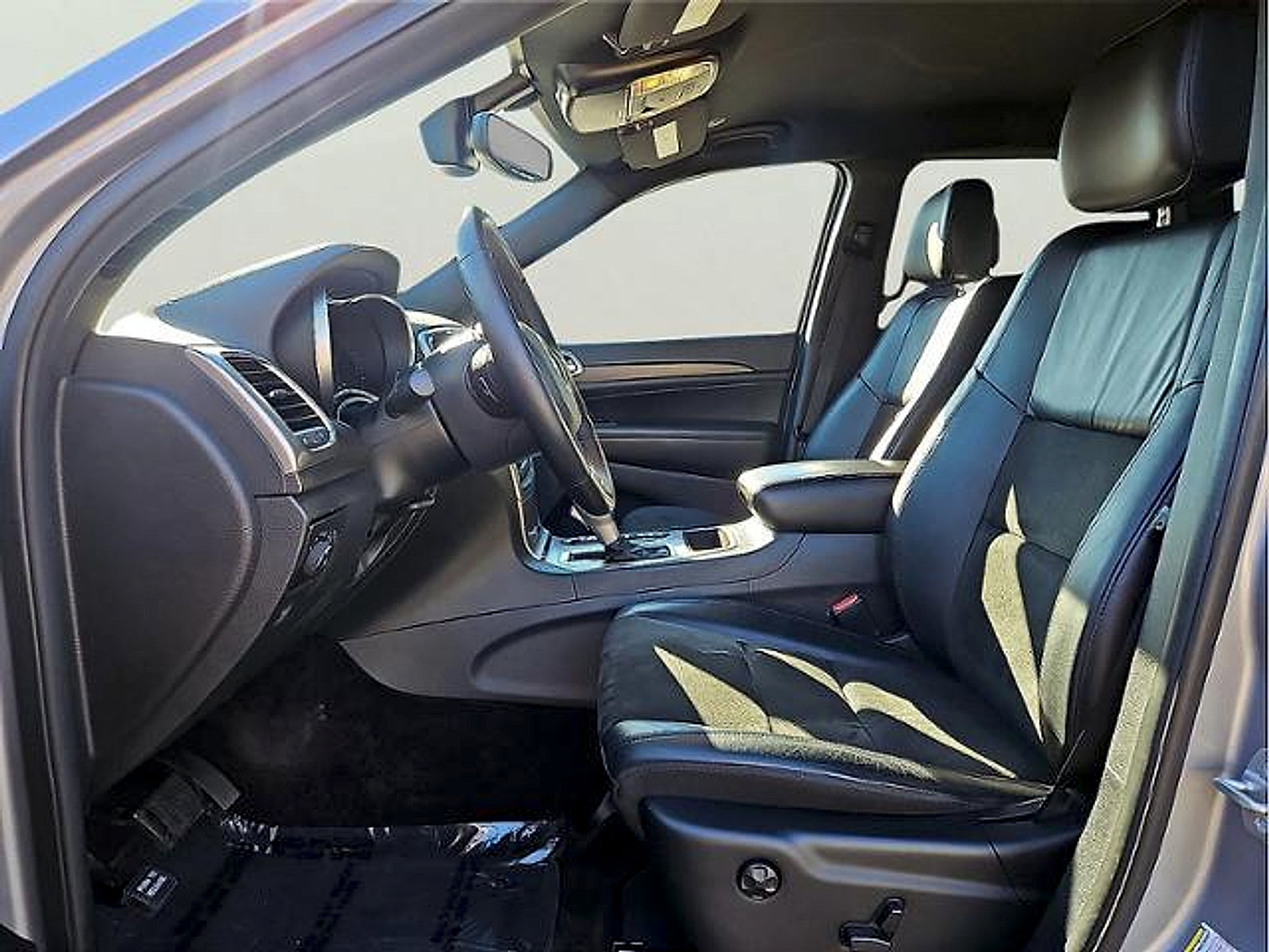 Used 2018 Jeep Grand Cherokee Altitude AWD/4WD image 13