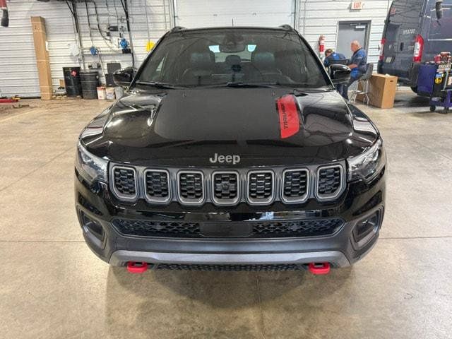 Certified 2025 Jeep Compass Trailhawk w/ Trailhawk Elite Group AWD/4WD image 5