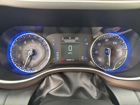 Used 2017 Chrysler Pacifica LX FWD image 33