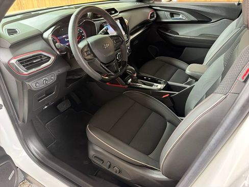Used 2023 Chevrolet TrailBlazer RS w/ Sun and Liftgate Package FWD image 2