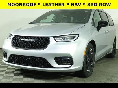 New 2026 Chrysler Pacifica Limited w/ S Appearance Package