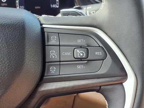 Used 2023 Jeep Grand Cherokee L Limited AWD/4WD image 15