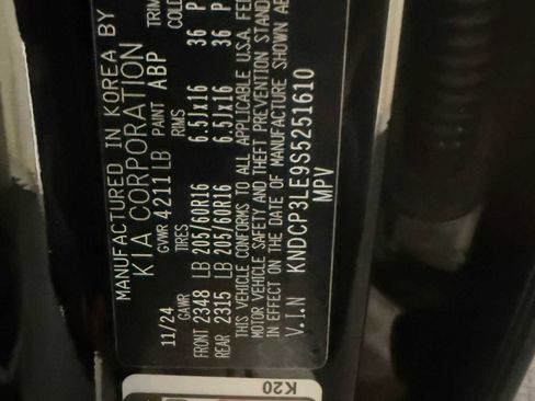 Used 2025 Kia Niro LX image 35