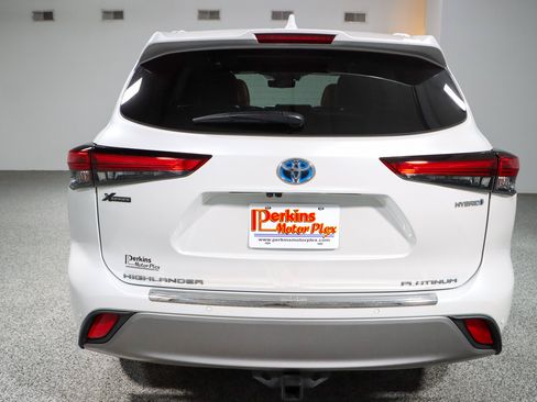 Used 2023 Toyota Highlander Platinum FWD image 8