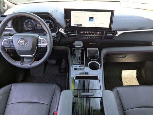 Used 2025 Toyota Sienna XSE w/ XSE Plus Package FWD image 15