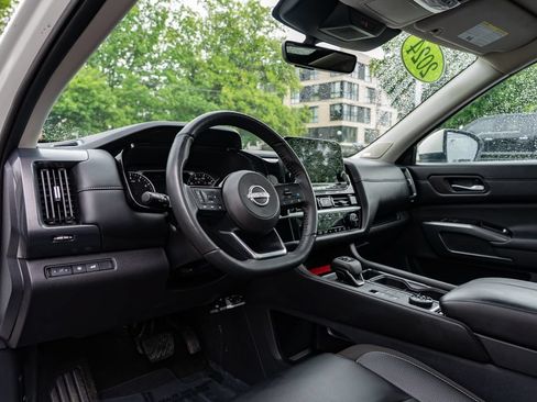 Used 2024 Nissan Pathfinder SL w/ SL Premium Package AWD/4WD image 24