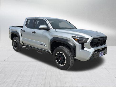 Used 2024 Toyota Tacoma TRD Off-Road AWD/4WD image 4