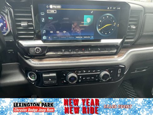 Used 2024 Chevrolet Silverado 2500 LT w/ Convenience Package image 16