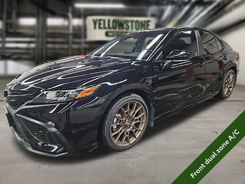 Used 2023 Toyota Camry SE image 8