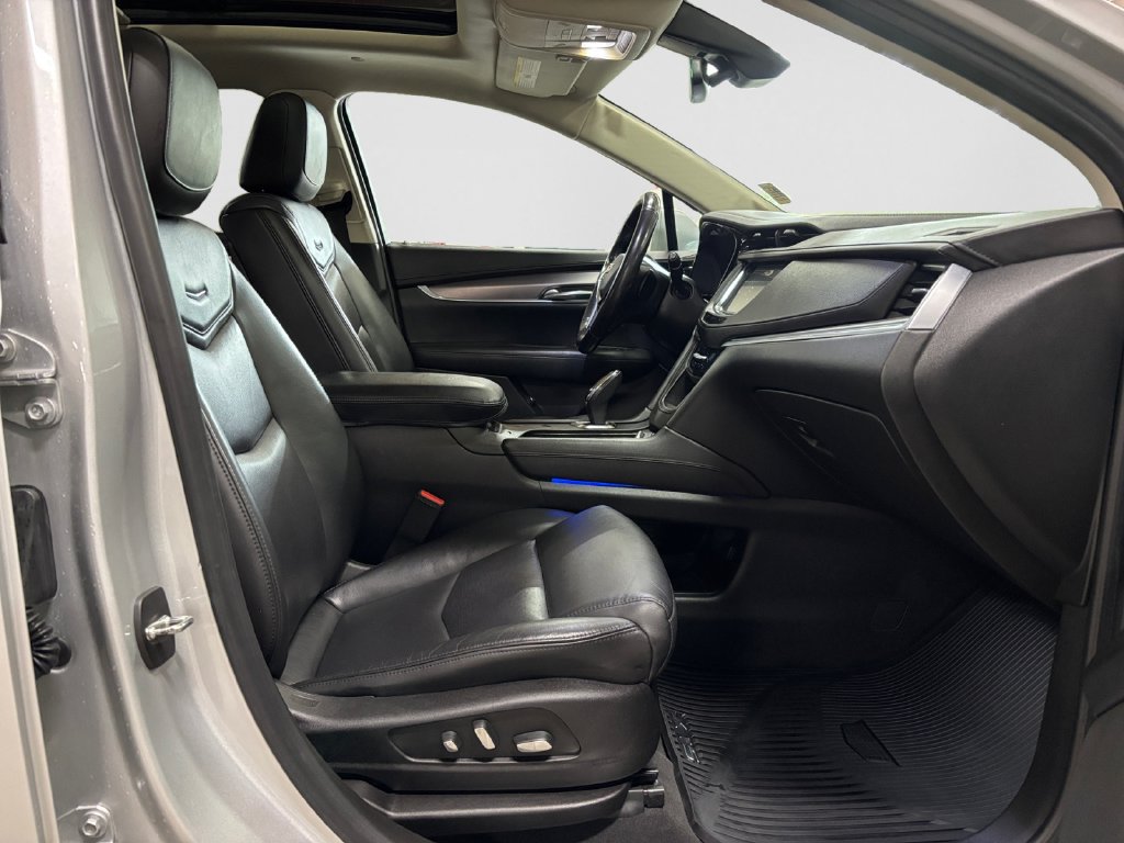 Used 2018 Cadillac XT5 Luxury w/ Driver Awareness Package FWD image 15