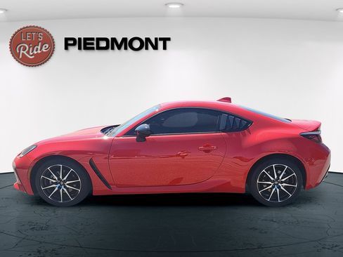 Used 2024 Toyota GR86 RWD image 8