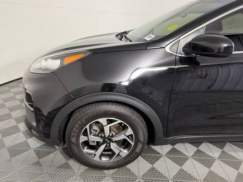 Used 2022 Kia Sportage LX image 11