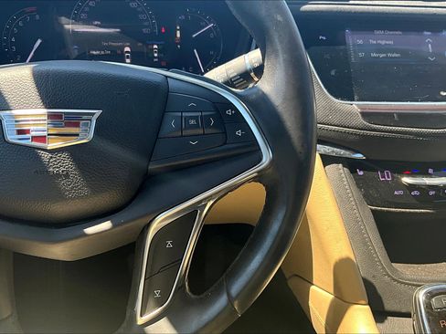 Used 2017 Cadillac XT5 Luxury w/ Driver Awareness Package image 18