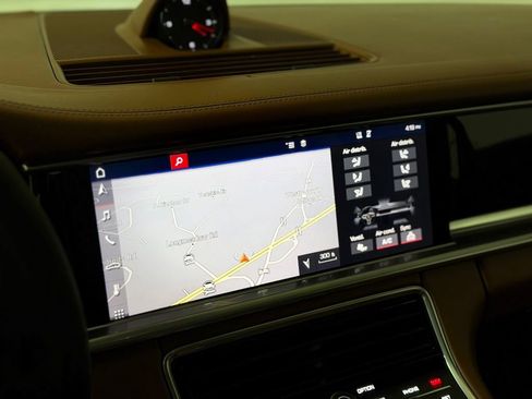Used 2018 Porsche Panamera 4S image 21