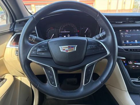 Used 2017 Cadillac XT5 Premium Luxury FWD image 16
