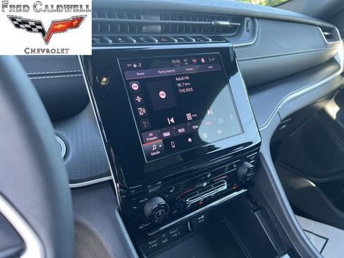 Used 2025 Jeep Grand Cherokee Altitude AWD/4WD image 19