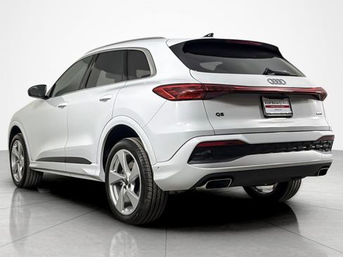 Used 2025 Audi Q5 Premium Plus w/ Premium Plus AWD/4WD image 3
