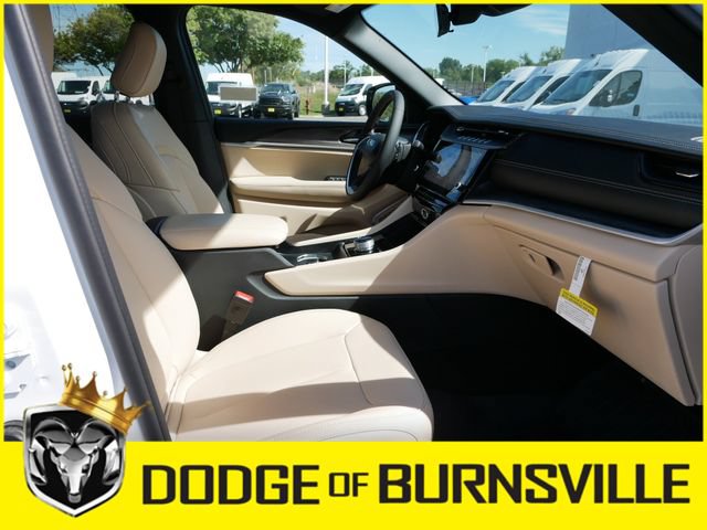 Used 2026 Jeep Grand Cherokee L Limited AWD/4WD image 14