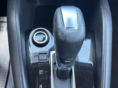 Used 2020 Nissan Versa SR FWD image 33