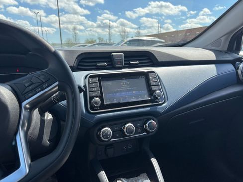 Used 2025 Nissan Versa SV FWD image 17