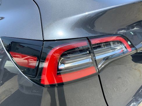Used 2022 Tesla Model Y Long Range AWD/4WD image 13