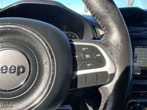 Used 2016 Jeep Renegade Trailhawk w/ Premium Trailhawk Package image 28