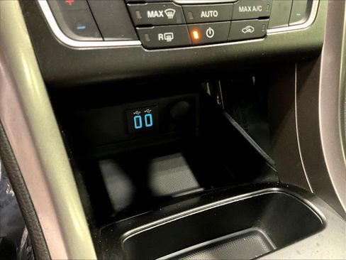 Used 2020 Ford Fusion SE FWD image 14
