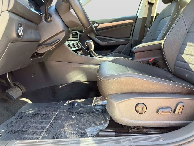 Certified 2023 Volkswagen Jetta SE FWD image 17
