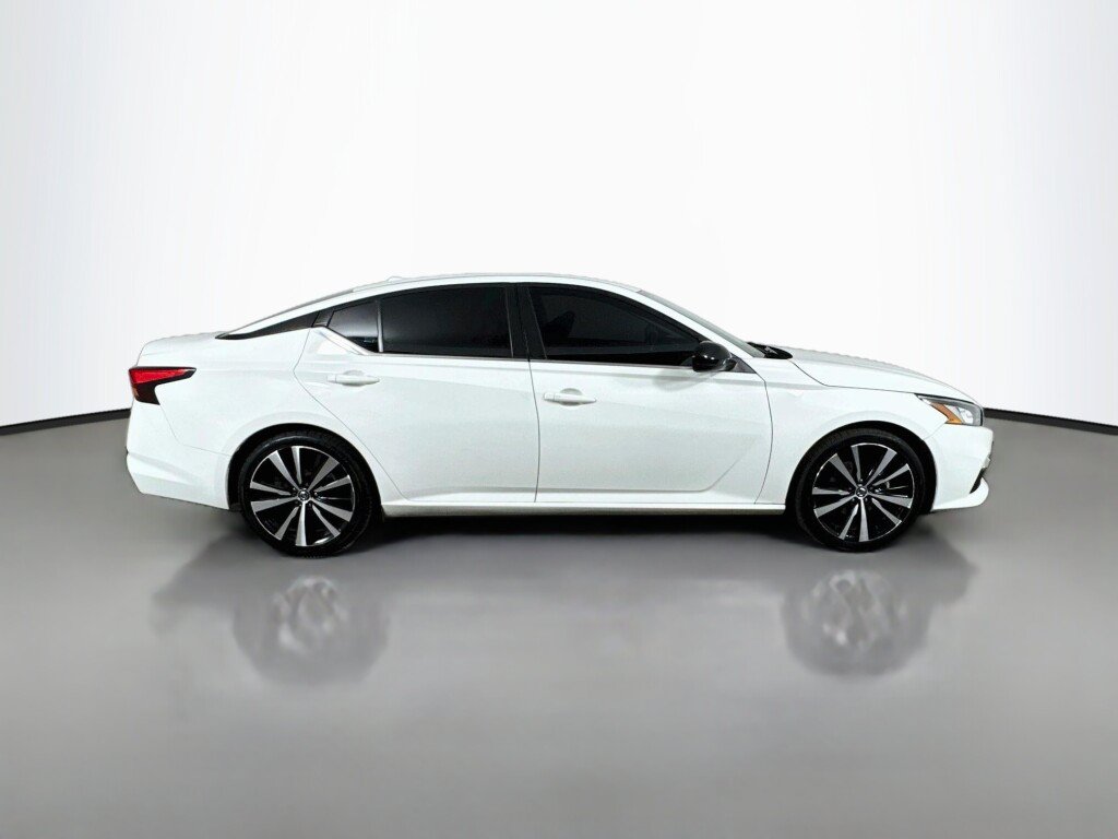 Used 2019 Nissan Altima 2.5 SR FWD image 6