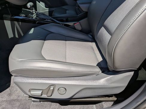 Certified 2025 Kia Niro EX Touring FWD image 19