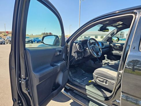 Used 2021 Toyota Tacoma TRD Off-Road AWD/4WD image 18