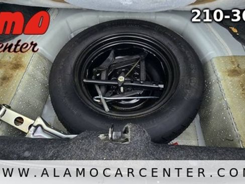 Used 2013 Dodge Avenger SE FWD image 25