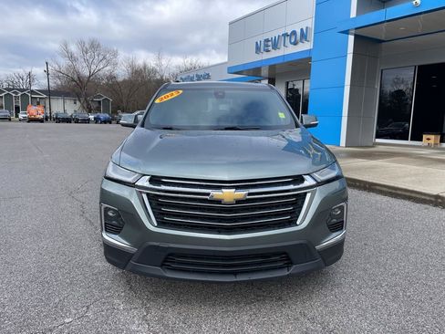 Used 2023 Chevrolet Traverse LT image 2