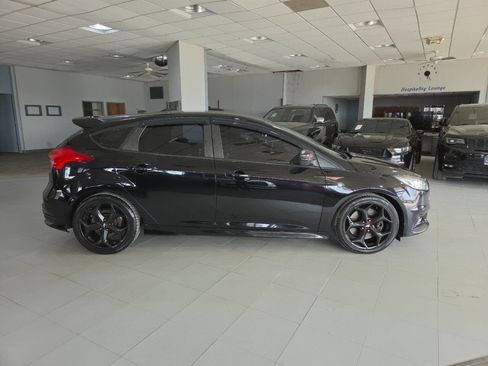 Used 2016 Ford Focus ST FWD image 8