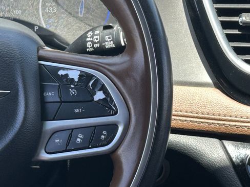Used 2021 Chrysler Pacifica Limited w/ Premium & Safety Sphere Group FWD image 25