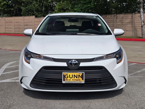 Used 2025 Toyota Corolla LE FWD image 8