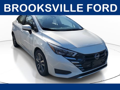 Used 2025 Nissan Versa SV image 1