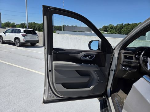 Used 2023 GMC Yukon XL SLT w/ SLT Luxury Package RWD image 11