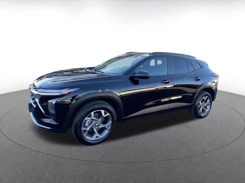 Used 2025 Chevrolet Trax LT image 8