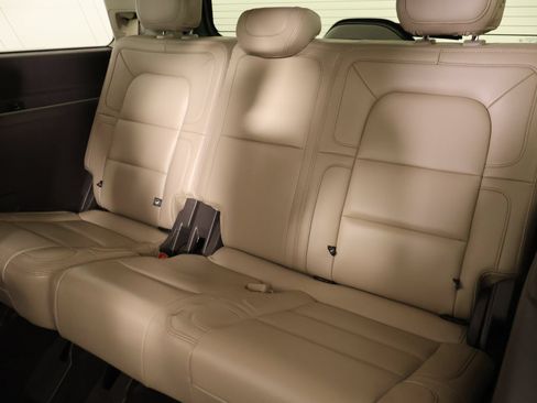 Used 2024 Lincoln Navigator Premiere AWD/4WD image 14