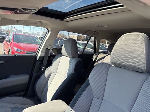 Used 2025 Subaru Outback Premium image 5