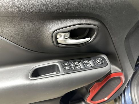 Used 2023 Jeep Renegade Trailhawk image 21