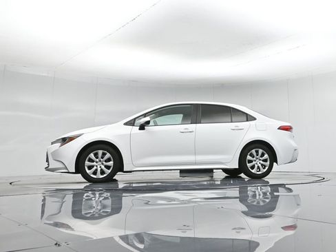 Used 2025 Toyota Corolla LE image 52