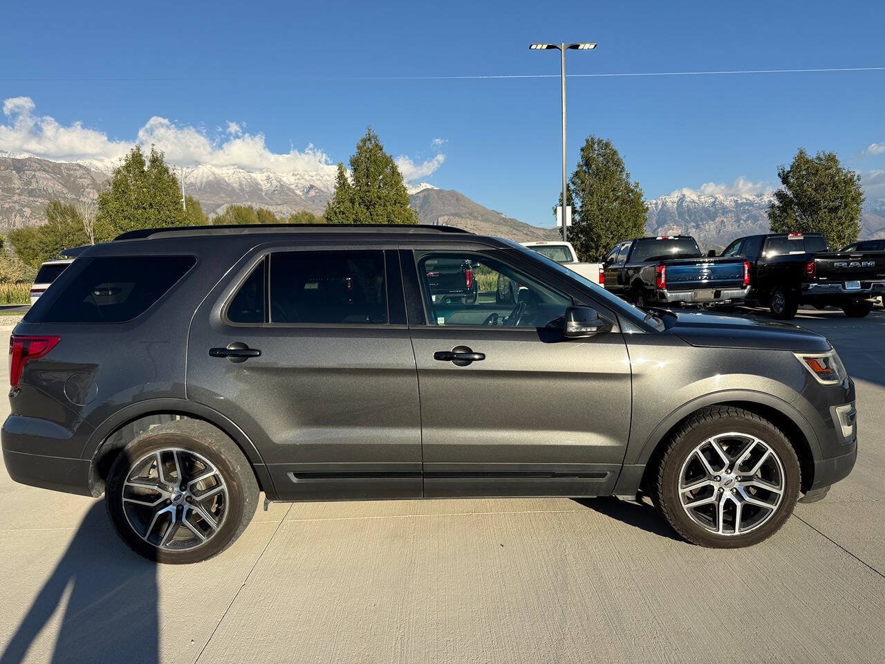 Used 2017 Ford Explorer Sport w/ Equipment Group 401A AWD/4WD image 2
