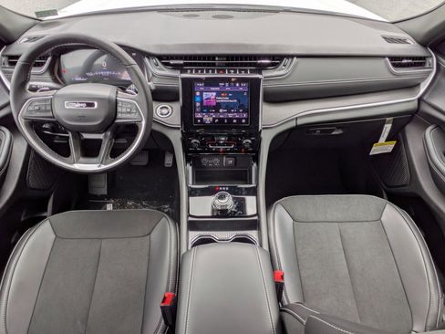 New 2025 Jeep Grand Cherokee L Altitude image 26