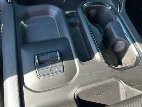 Used 2025 GMC Sierra 2500 AT4 w/ AT4 Premium Plus Package image 17