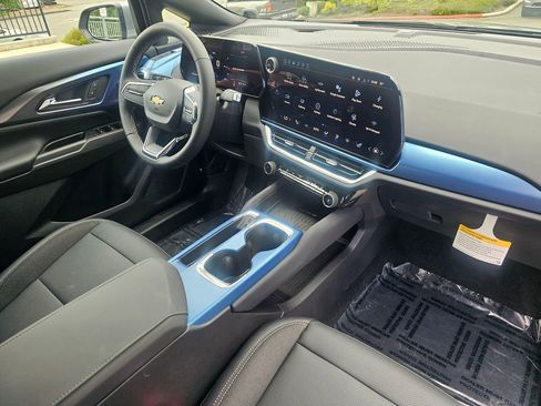 New 2026 Chevrolet Equinox EV LT AWD/4WD image 10