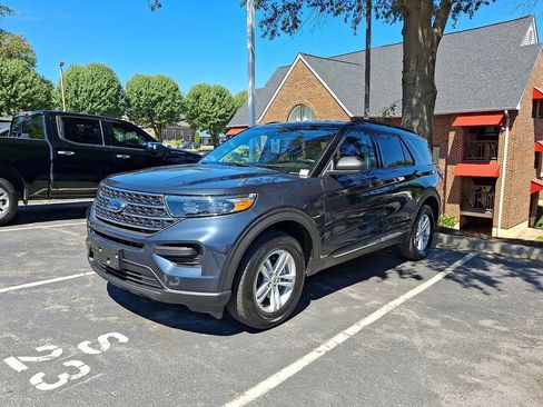 Used 2024 Ford Explorer XLT AWD/4WD image 1