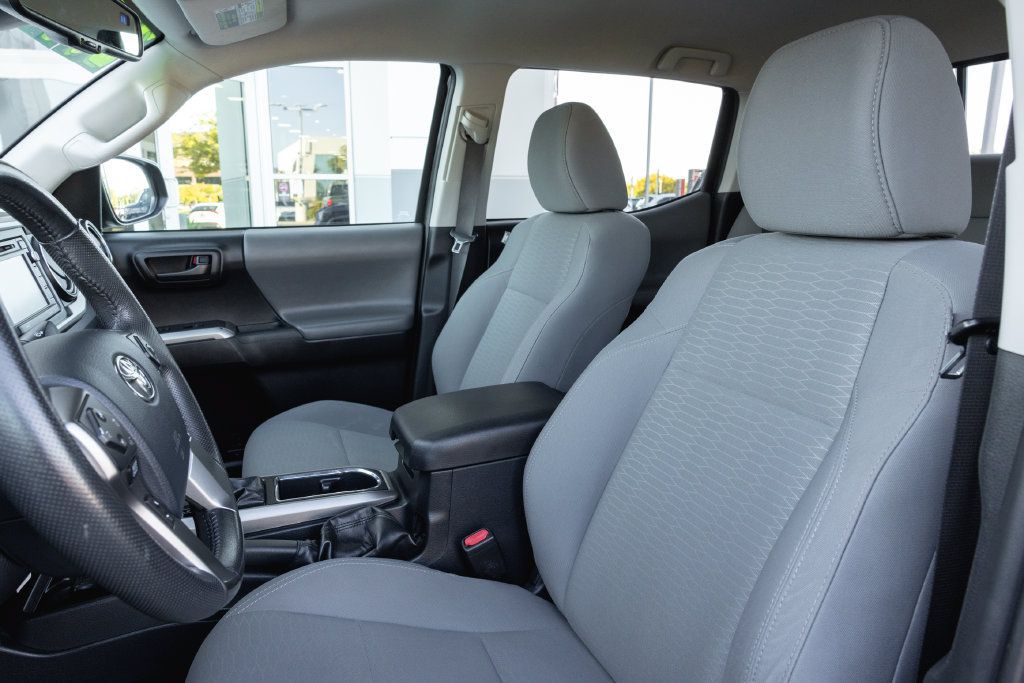 Used 2019 Toyota Tacoma SR5 RWD image 11