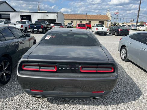 Used 2017 Dodge Challenger SXT image 2